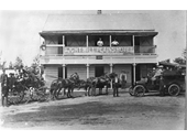 122 - The Eight Mile Plains Hotel on Logan Road (later renamed the Glen Hotel) in 1908